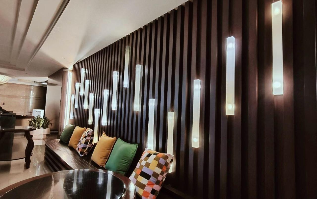 S Aura Hotel Taipei Eksteriør bilde